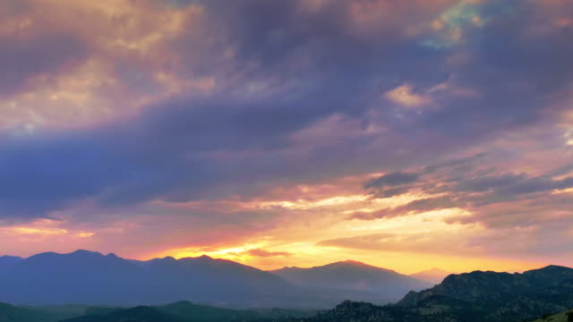 Time-lapse-Clouds-and-Mountians-(UltraHD-4K)