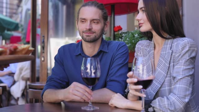 People-In-Restaurant.-Couple-Drinking-Wine-On-Romantic-Dinner