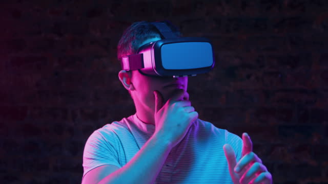 Man-wearing-VR-headset