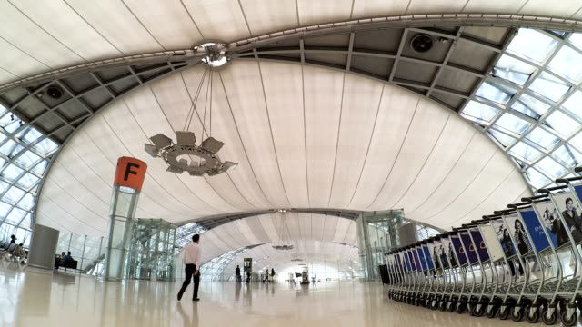 Interior-del-aeropuerto-de-Suvarnabhumi.