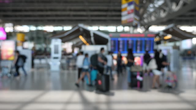 Terminal-del-aeropuerto-ocupado-borrosa