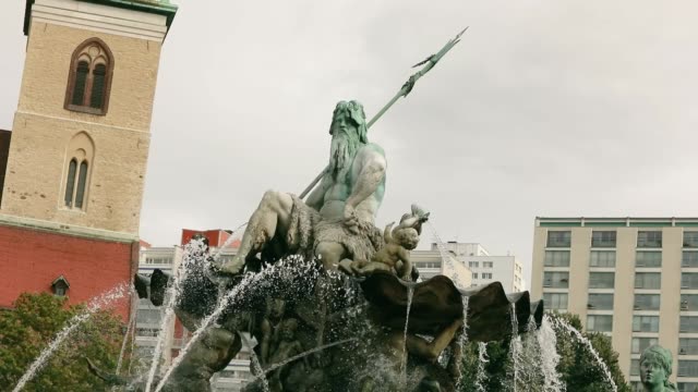 Neptunbrunnen-Berlin,-Neptune-Fountain-in-Berlin,-Germany