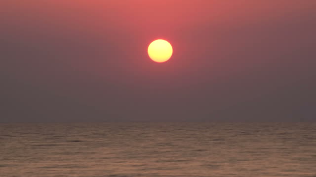 Time-lapse-of-beautiful-sunrise-at-ocean-or-sea