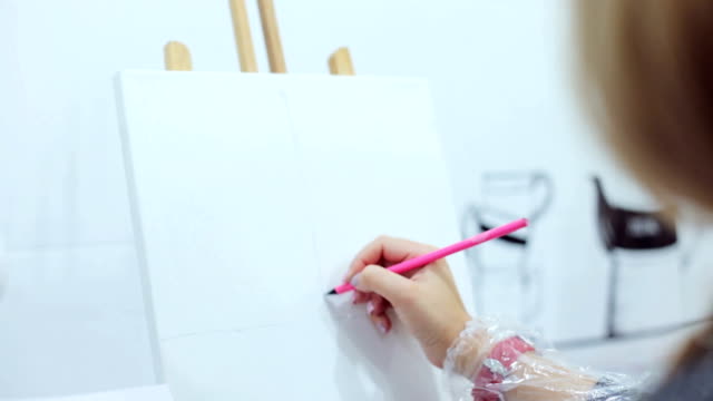 The-girl-on-the-canvas-paints-a-picture