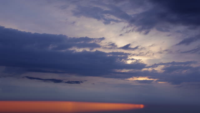 Wolkengebilde-Sonnenuntergang