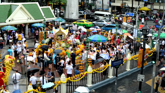 Time-lapse-of-foreigners-and-local-people-visit-and-worship-Erawan-Shrine