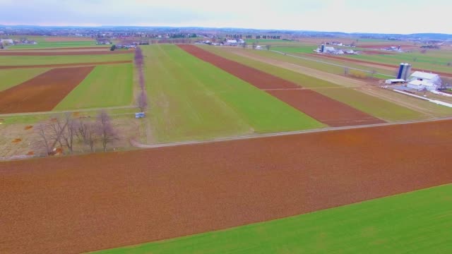 Campo-de-Amish-y-granjas-por-Drone