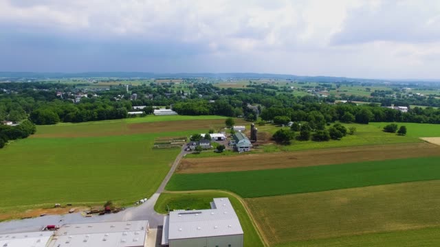 Amish-Landschaft-und-Farmen-von-Drohne