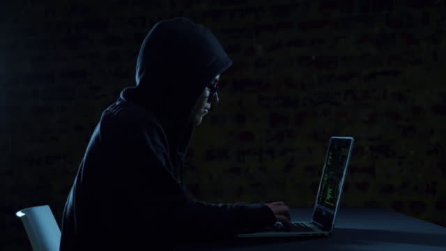 Hacker-mit-Laptop