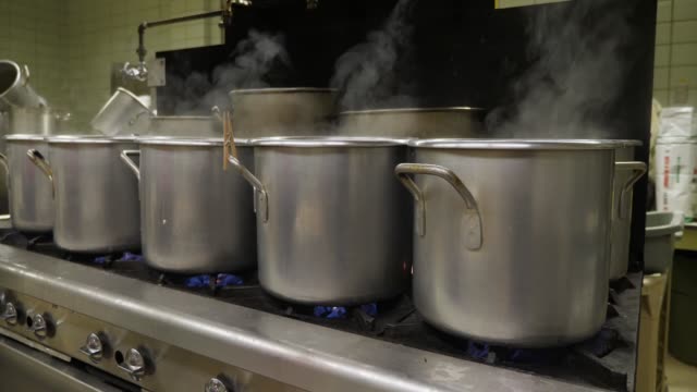Pots-on-a-Stove-in-an-Industrial-Kitchen