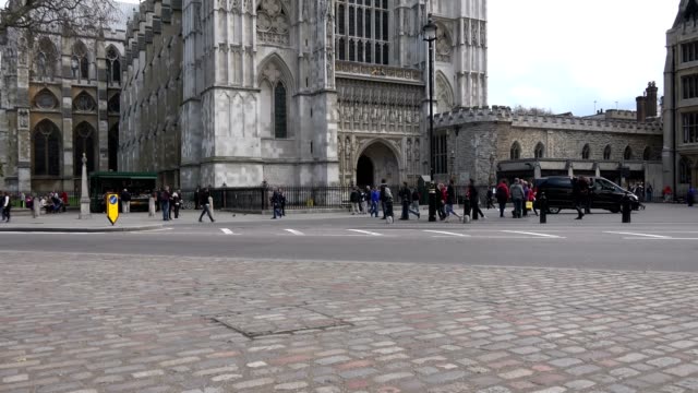 Westminster-Abbey,-formal-den-Titel-der-Stiftskirche-St.-Peter-in-Westminster,-ist-eine-große,-vor-allem-gotische-Klosterkirche-in-der-City-of-London
