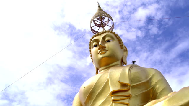 Golden-Buddha-statue-on-top-of-Tiger-cave-temple