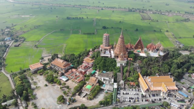 Vista-aérea-paisaje-de-Wat-Tham-Sua,-Tha-Muang-District,-Kanchanaburi-Tailandia