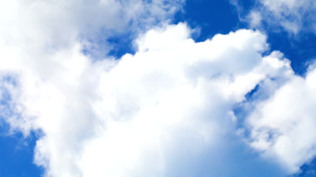 Himmel-Hintergrund-Cloud-Mover-als-Hintergrund