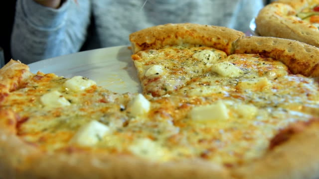 Appetizing-cheese-pizza