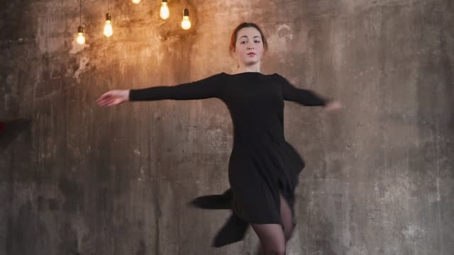 Choreograph-probt-einen-professionelle-Tanz-bei-einem-Konzert-durchführen