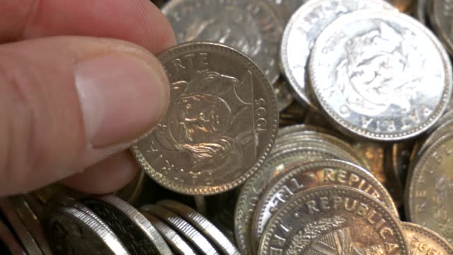 Münzen-der-Republica-Kuba-Währung-von-drei-pesos