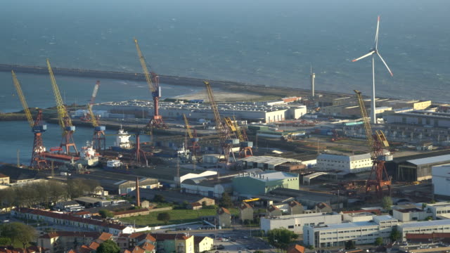 Große-industrielle-Seehafen-in-Portugal