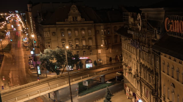 Nächte-Zeitraffer-von-Budapest-Straßen