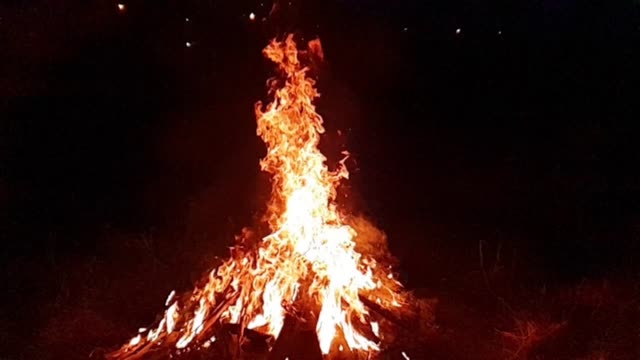 Campfire-camp-fire-summer-burning-fire