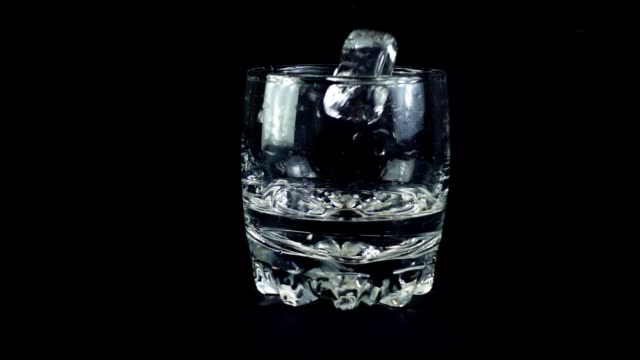 The-ice-cubes-falling-in-a-glass.-Slow-motion.