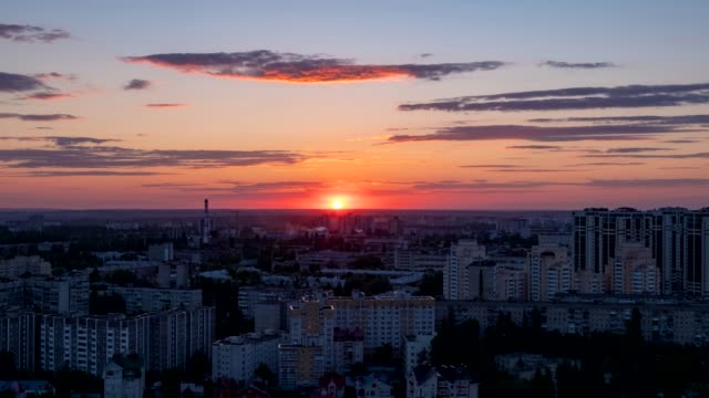 Abend-Zeitraffer-Sonnenuntergang-über-der-Innenstadt-von-Voronezh