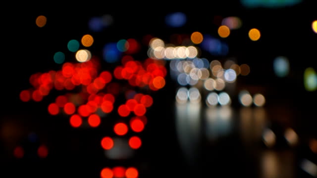 blur-bokeh-of-a-traffic-light