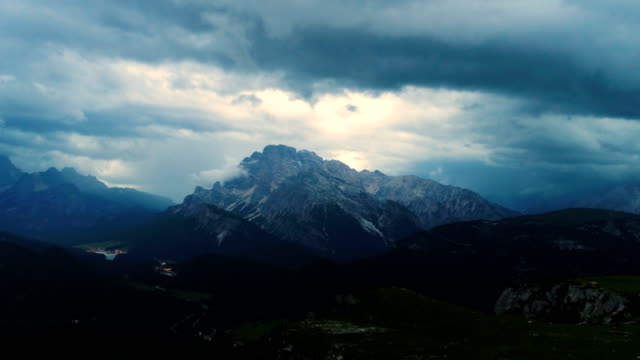 Nationalpark-Natur-Tre-Cime-In-den-Dolomiten-Alpen.-Schöne-Natur-Italiens.