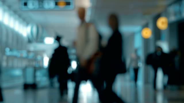 Airport-hall-with-walking-people,-defocus
