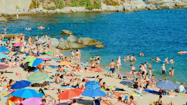 Urlaub-am-Strand-in-Spanien-im-Sommer