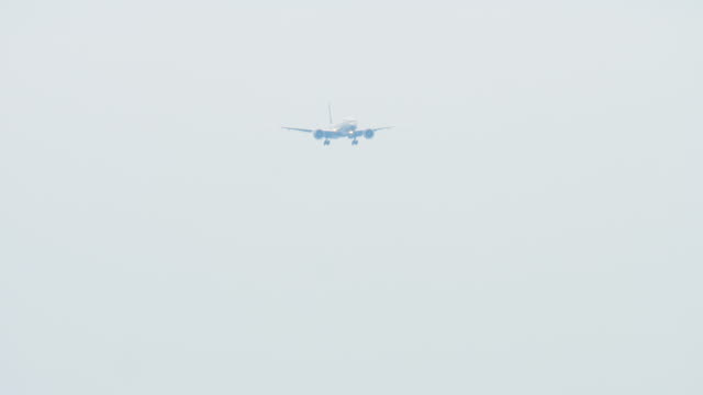 Aeroflot-Boeing-777-approaching-over-ocean