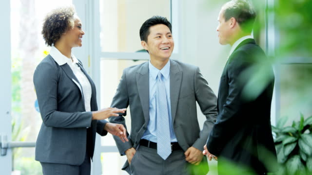 Männlich-weiblich-Multi-ethnischen-Business-Team-Meeting-planen