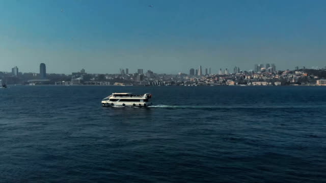 Una-vista-horizontal-de-bhosphorus-de-Estambul