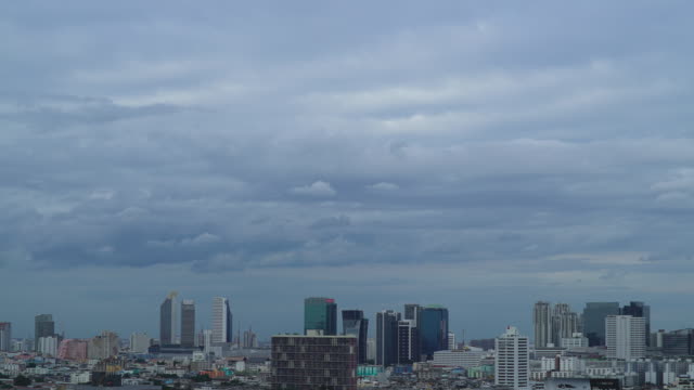 Bangkok-city-skyline-in-rainy-day-time-lapse