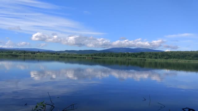 Beautiful-landscape-on-the-lake