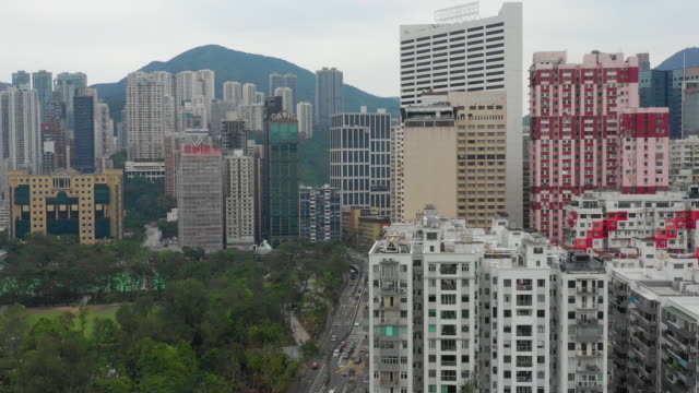 día-tiempo-ciudad-Parque-Centro-carretera-ensambladura-del-tráfico-aéreo-panorama-4k-hong-kong