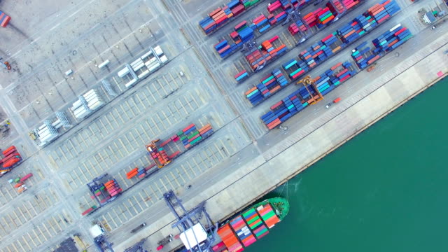 Container-Frachtschiff,-Import-Export,-logistischen-Supply-Chain-Transport-Geschäftskonzept-für-den-Versand
