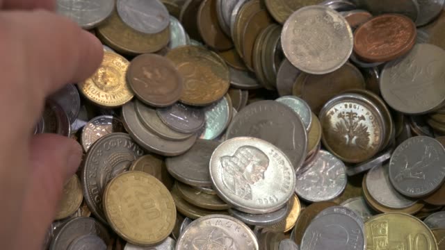 Different-coins-from-around-the-world