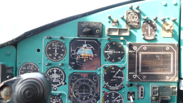 Im-Cockpit-des-Flugzeugs-an-die-Stelle-der-Piloten.