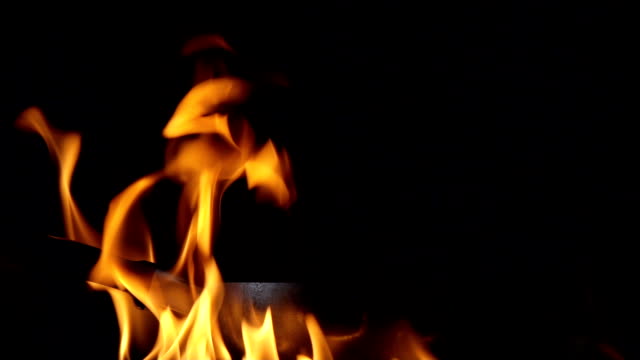 echtes-Feuer-flammenden-Hintergrund-in-Zeitlupe
