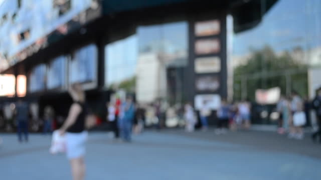 Blurred-Background-street-road-pedestrians-cars-summer-day