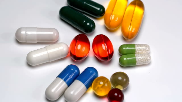 many-pills-and-vitamins-of-different-colors