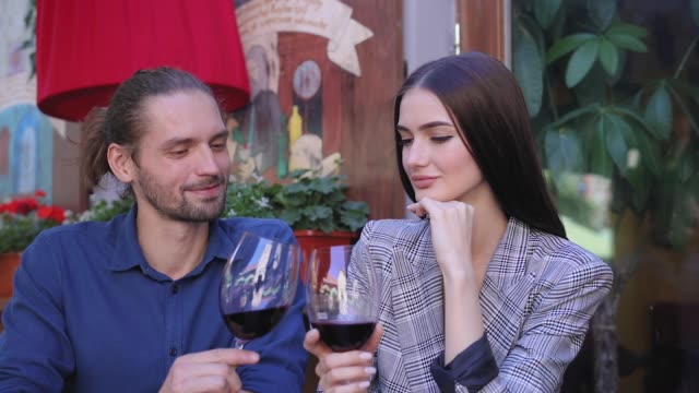 Couple-Drinking-Wine-On-Date-At-Restaurant,-People-With-Drink