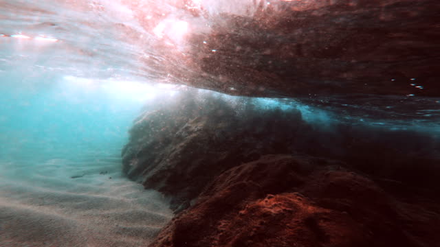 Sonnenstrahl-Unterwasser-4k