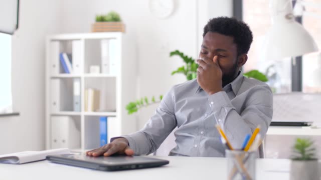 stressed-businessman-with-laptop-at-office