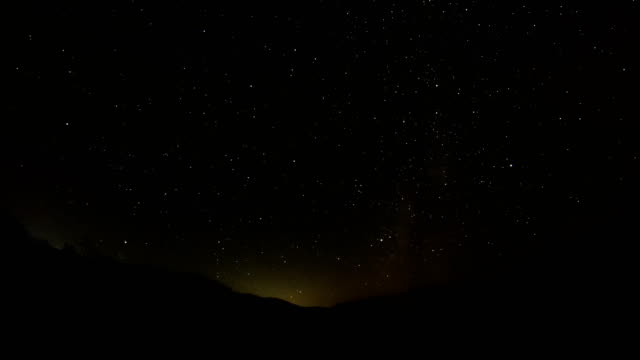 Timelapse-from-night-stars-over-the-valley-Dawn-light-fill-the-valley