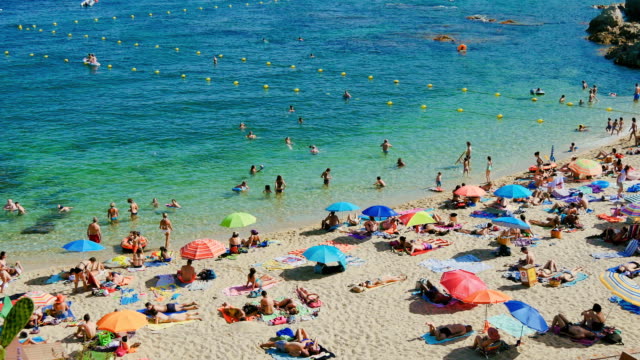 Urlaub-am-Strand-in-Spanien-im-Sommer