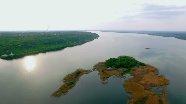 Luftbild-auf-den-Inseln-des-Flusses