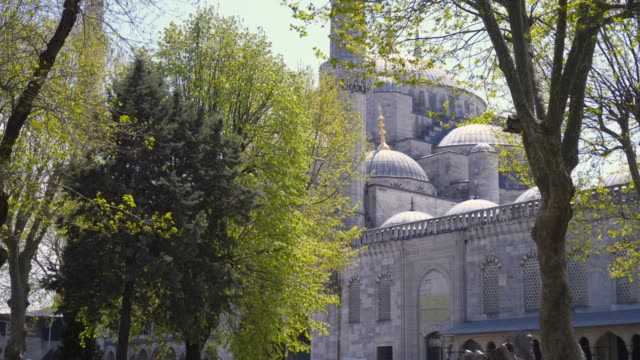People-walking-near-Sultan-Ahmed-Mosque,-in-Istanbul,-Turkey