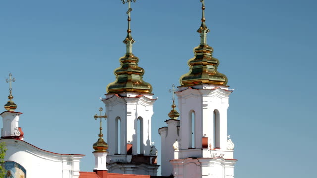 Vitebsk,-Belarus.-View-Of-Church-Of-Resurrection-In-Summer-Sunny-Day.-Zoom,-Zoom-Out